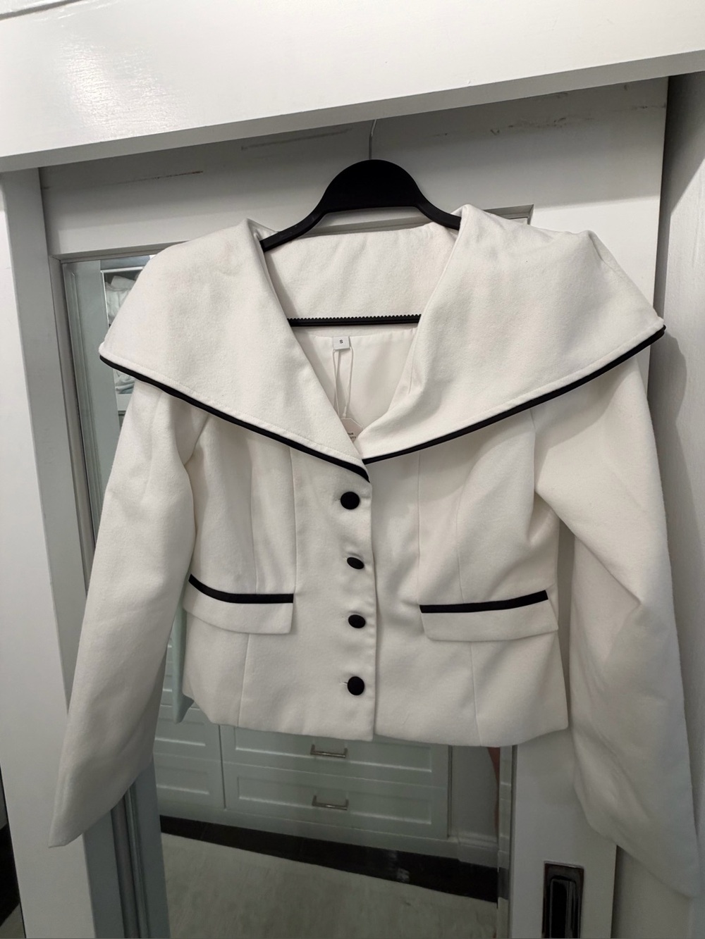 Elegant Women’s White Assymetric Blazer Jacket with Black Trim Size Small